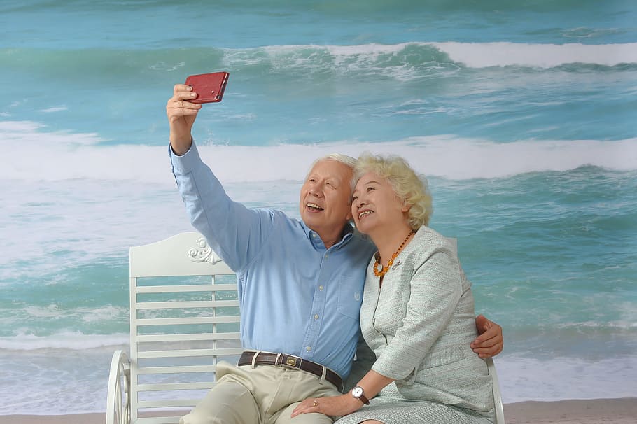 woman, man, taking, selfie, sitting, bench, to each other, the self-timer, the old man, old age