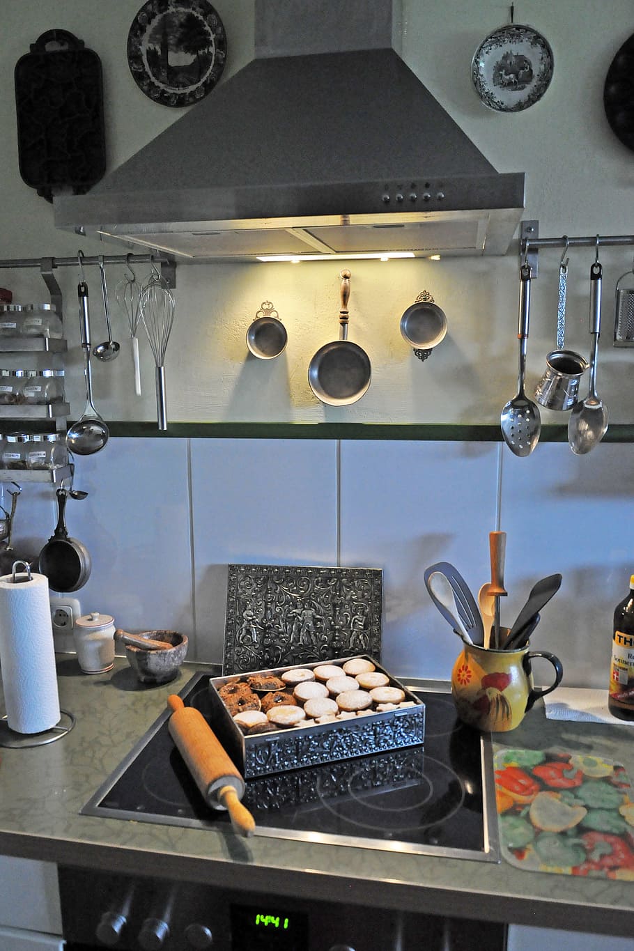 stove, within, bake, cookie, christmas, kitchen, appliance, indoors, food and drink, domestic kitchen