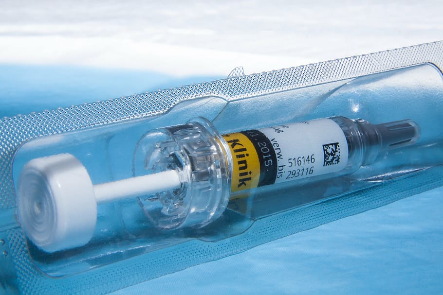 white, yellow, plastic pack, syringe, disposable syringe, blister, blister pack, bulk package, sterile, inject