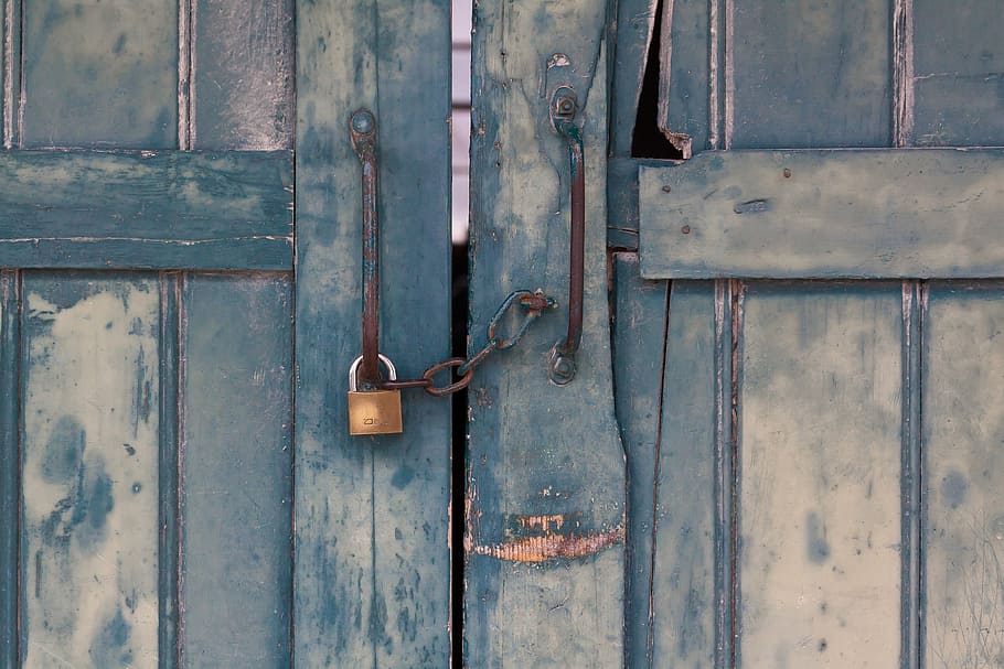 青, 木製, ドア, 真ちゅう色の南京錠, ボルト, 閉鎖, チェーン, 木, 灰色, ターコイズブルー