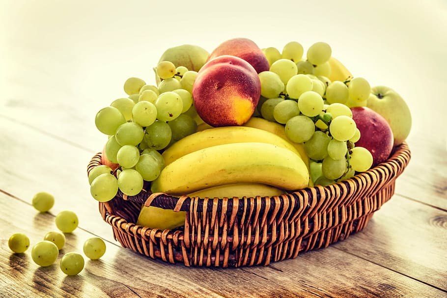 bananas, uvas, maçãs, cesta, variedades, frutas, marrom, vime, fruta, mesa