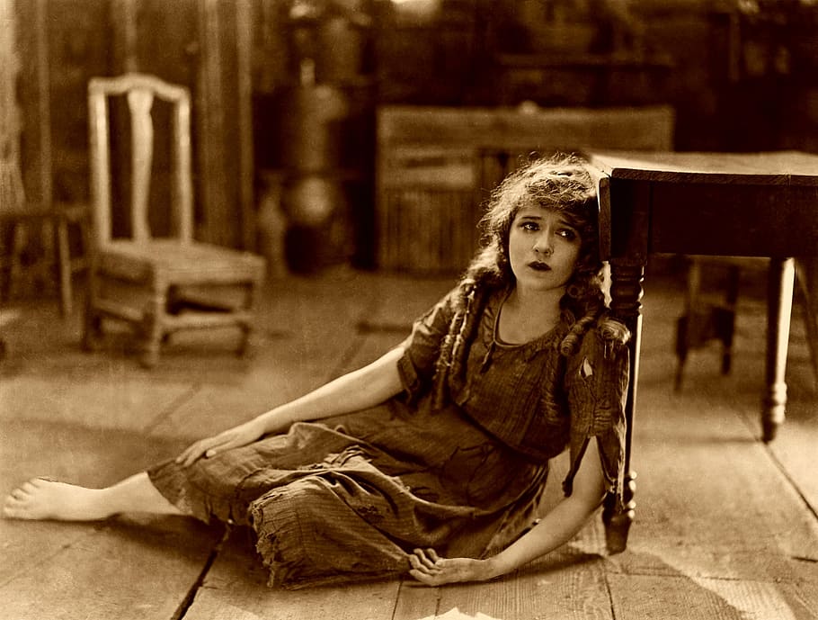 mulher, inclinando-se, de madeira, mesa, sépia, fotografia, Mary Pickford, filme mudo, triste, tristeza