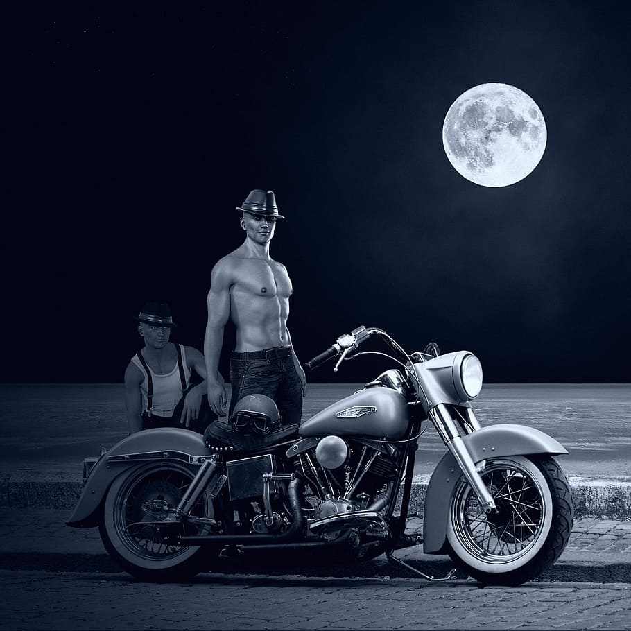 motorcycle, harley, harley davidson, moonlight, full moon, nightlife, motorcycle enthusiast, mannentorso, upper body, masculinity