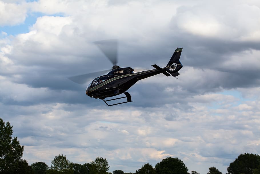 helicóptero negro, helicóptero despegando, despegue, helicóptero, vuelo, parabrisas, al aire libre, mosca, hélice, helipuerto