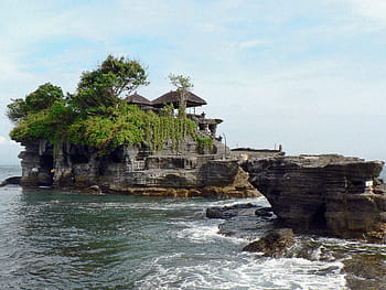 indonesia-bali-temple-tanah-lot-royalty-free-thumbnail.jpg