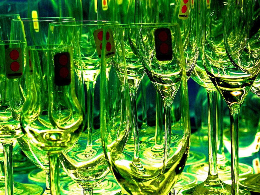 gelas anggur bening, gelas, gelas sampanye, minuman, berbatasan, prost, merayakan, modern, batang kaca, piramida kaca