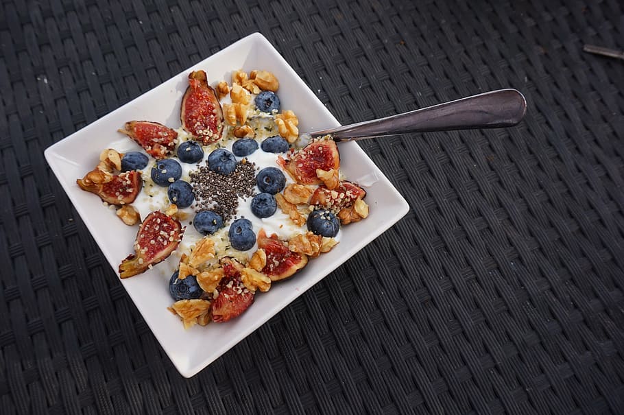 bowl, cereals, berries, nuts, breakfast, muesli, food, blueberries, cornflakes, spoon