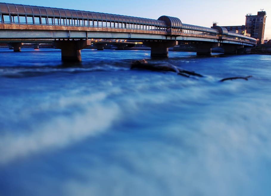waterloo, jembatan jalan 4, iowa, sungai, kecepatan rana lambat, biru, senja, air, cahaya, malam