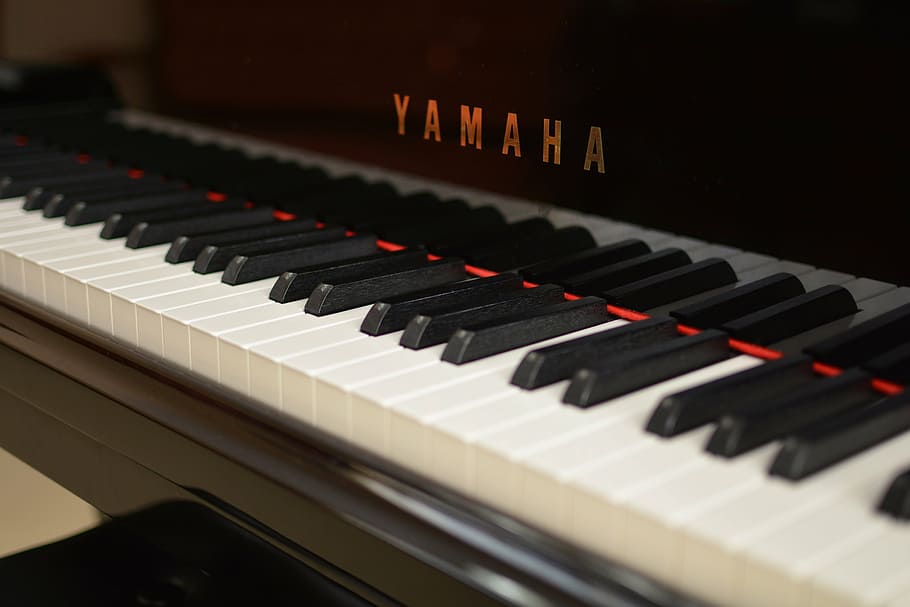 brown, yamaha spinet piano, piano, keyboard, yamaha, music, black and white, musical Instrument, key, piano Key