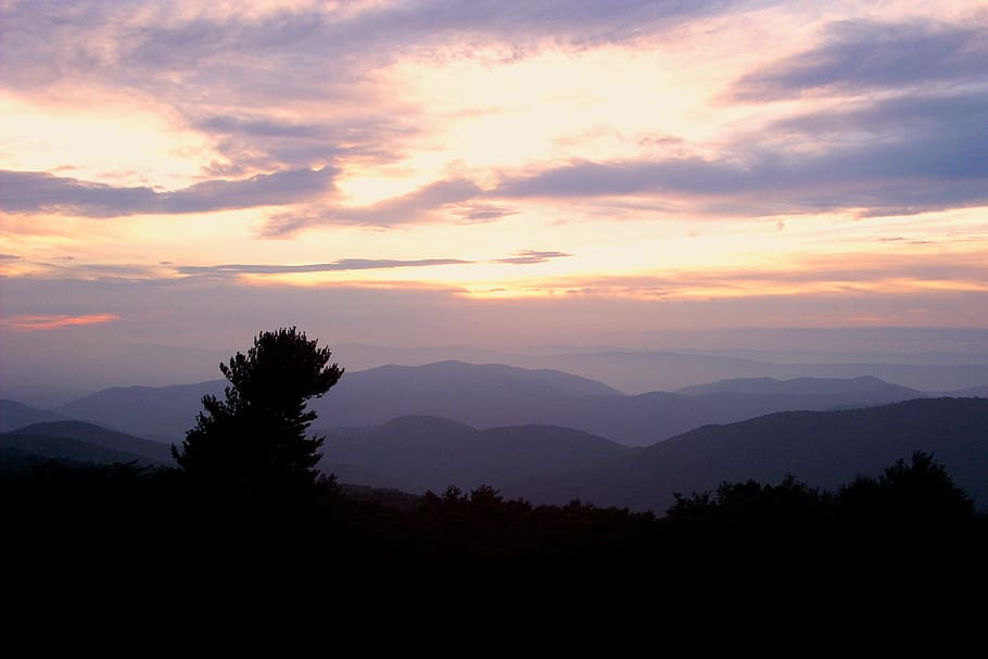montañas Blue Ridge, puesta de sol, múltiples líneas de cielo, cielo, paisajes - naturaleza, nube - cielo, montaña, belleza en la naturaleza, tranquilidad, escena tranquila