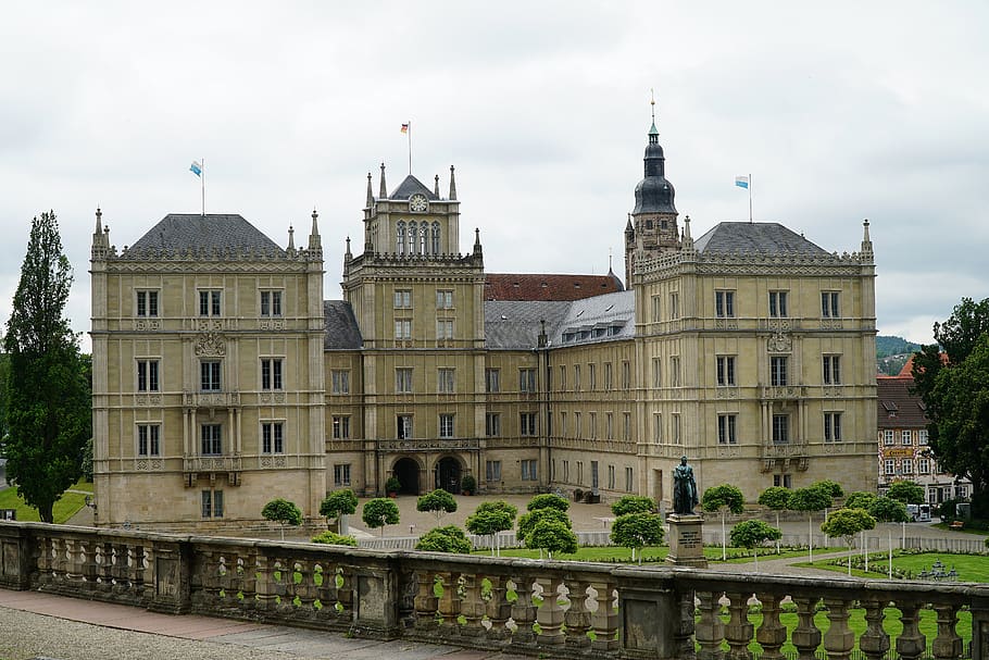 castelo de ehrenburg, residência, castelo, duque, centro histórico, alta franconia, baviera, alemanha, torres, fachada