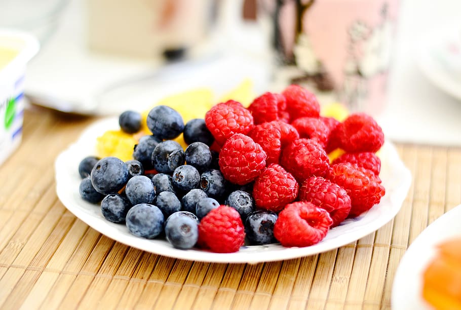 food, eat, fruits, berries, raspberries, blueberries, wood, table, mat, spread