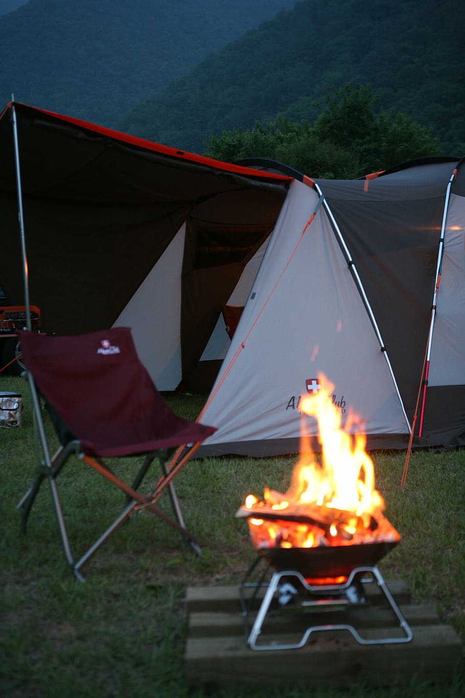 fire, bonfire, camping, flame, burning, nature, heat - temperature, fire - natural phenomenon, tent, chair