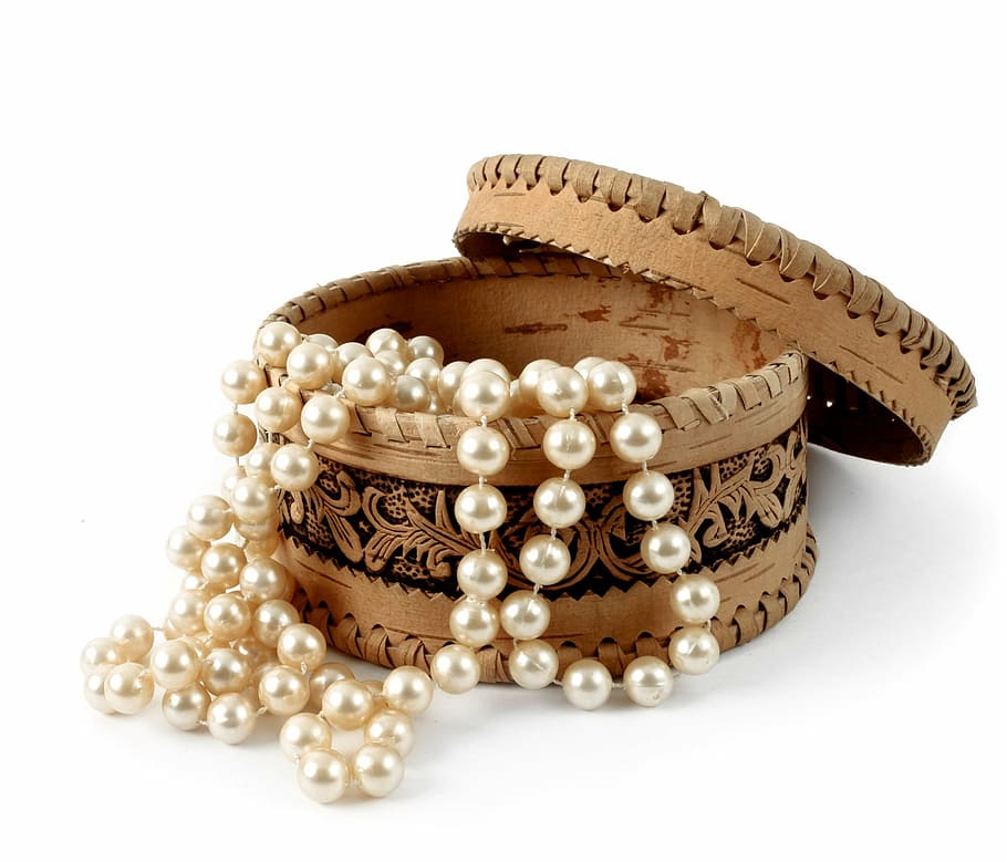 women, white, pearl necklace, round, brown, wooden, case, jewelry box, jewelry, isolates