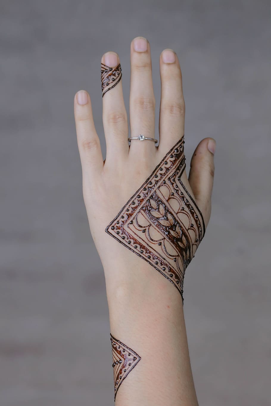 henna, manos, mehendi, patrón, hembra, palmas, diseño, decoración, india, arte