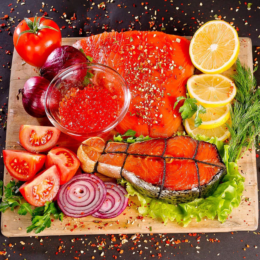 food, fish, salmon, kitchen, seafood, onion, lemon, dill, tomatoes, salad