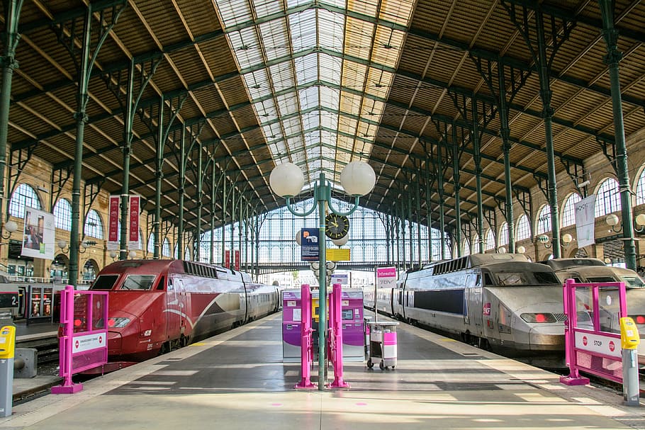 dua, putih, merah, kereta, stasiun kereta api, Paris, Perancis, kereta api, gare du nord, arsitektur