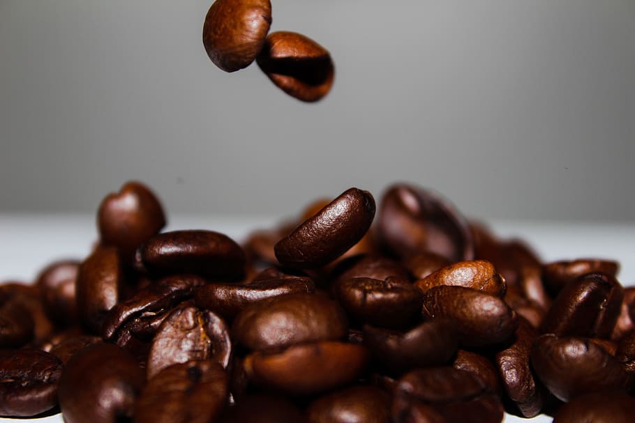 biji kopi coklat, makanan, kopi, gerakan lambat, jatuh, biji kopi, gravitasi, makanan dan minuman, biji kopi panggang, coklat