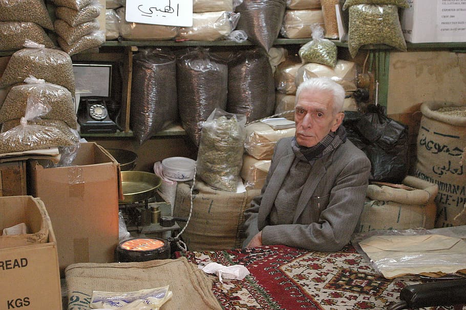 Alepo, Bazar, Siria, zoco, orint, vendedor, adulto mayor, un solo hombre mayor, solo un hombre, culturas