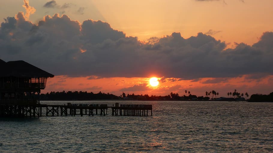 maldivas, puesta de sol, seis sentidos laamu, laamu, agua, cielo, estructura construida, nube - cielo, arquitectura, mar