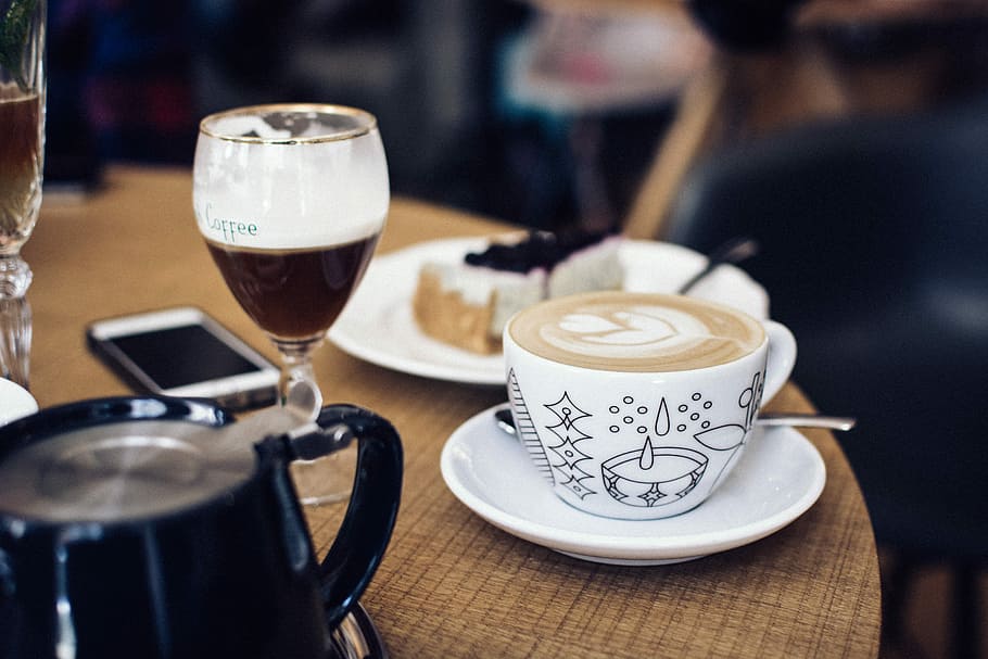 seni latté, meja, Cappuccino, kafe, kopi, minuman, piala, kopi - Minuman, restoran, panas - Suhu