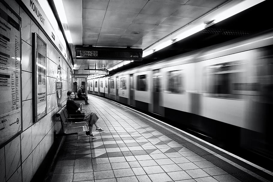 女性, 待機, プラットフォーム, 電車, 到着, ロンドン, 地下, ロンドン地下鉄, 人, 地下鉄