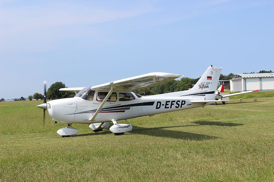 aircraft, ready to start, small airfield, start, air vehicle, mode of transportation, airplane, transportation, sky, grass