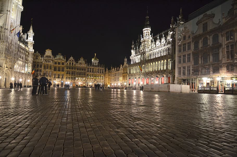 people outside palace, brussels, belgium, architecture, tourist attraction, uban, grand place, europe, town square, building exterior
