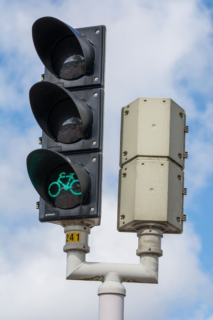 traffic light, traffic lights, crossing, danger, sign, crossroads, light, green, green light, bicycle