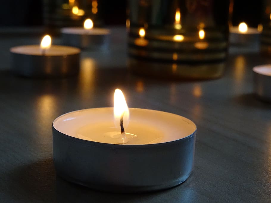 velas candelita, fuego, velas, candelitas, resplandor, resplandeciente, tranquilo, llama, resplandor amarillo, terapia de masaje