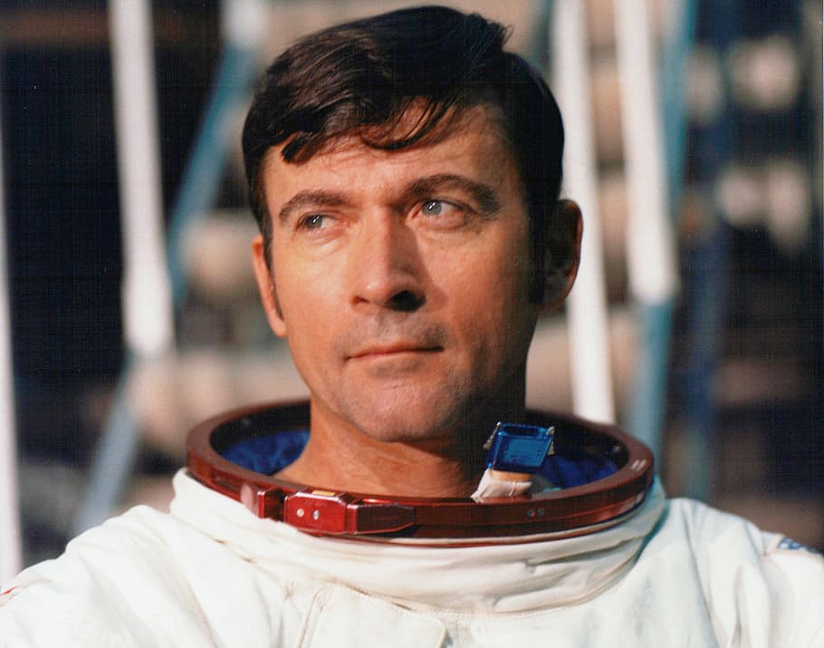 Apollo 16, John Young, leaving, simulator, man in astronaut suit, headshot, portrait, one person, real people, focus on foreground