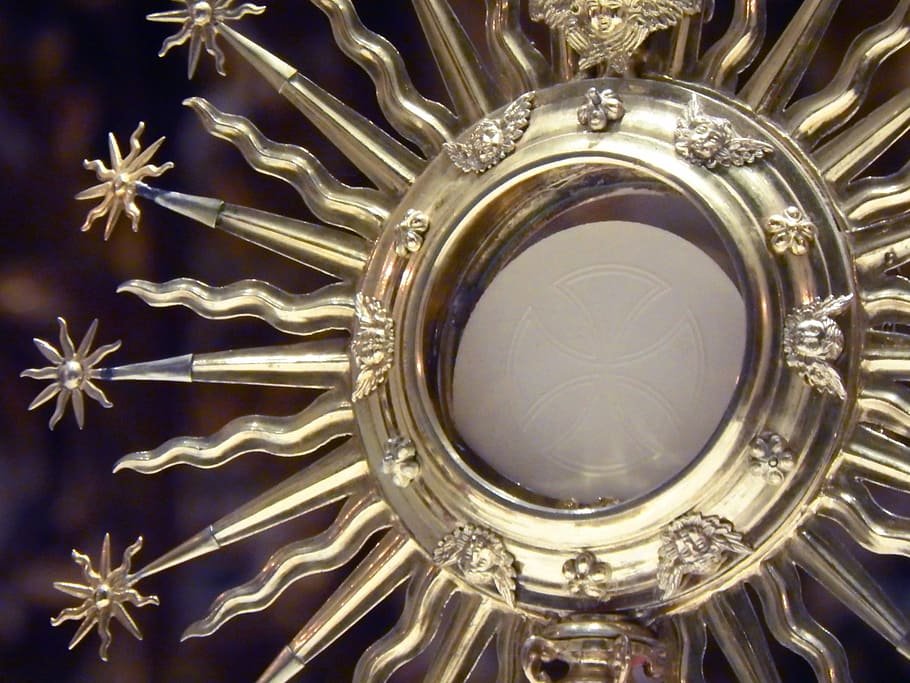 eucharist, monstrance, host, metal, close-up, indoors, pattern, gold colored, ornate, shape