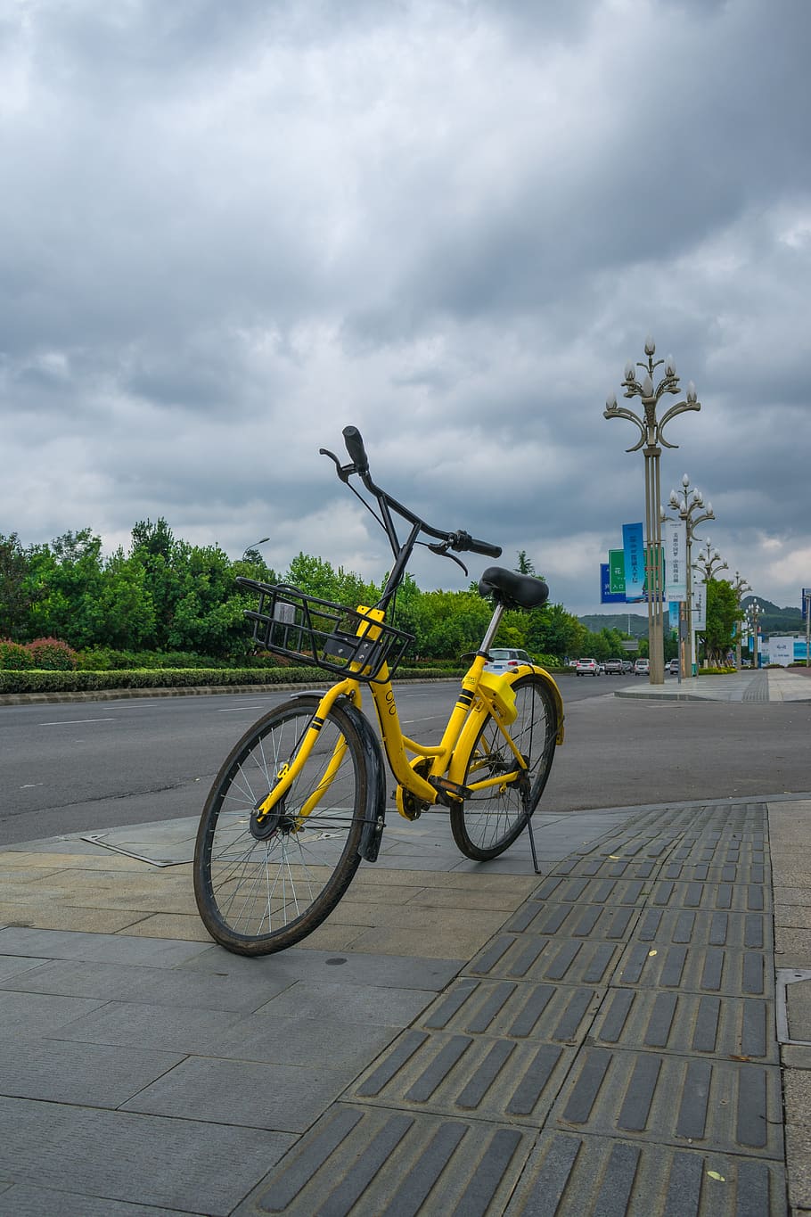 ofo, the little yellow car, shared bike, bike, ofo shared bike, the sharing economy, street, bicycle, cloud - sky, transportation