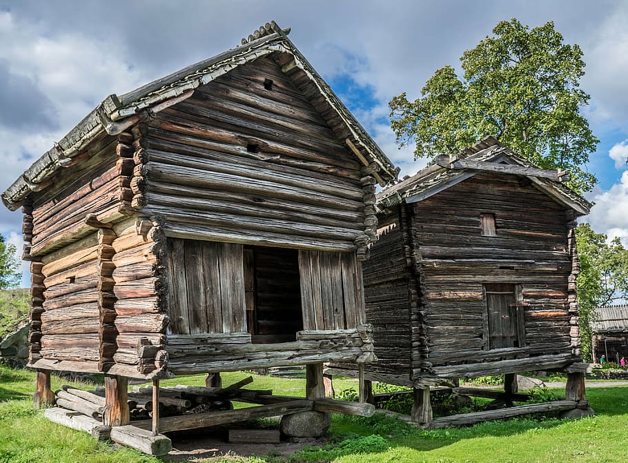 fotografía de primer plano, dos, marrón, de madera, casa, cabaña, edificio, Skansen, tradicional, Suecia