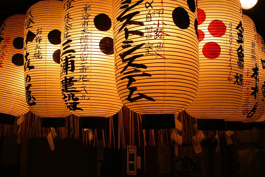 shallow, focus photography, brown-and-black paper lanterns, lanterns, japan, tokyo, temple, shrine, night, asia