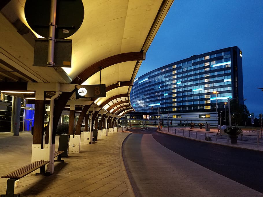 структура тротуара Фото, ночь, Стокгольм, Швеция, Аэропорт, Автобус, Автовокзал, аэропорт, автобусная остановка, путешествовать