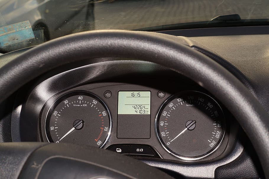 cockpit-auto-speedometer-steering-wheel-