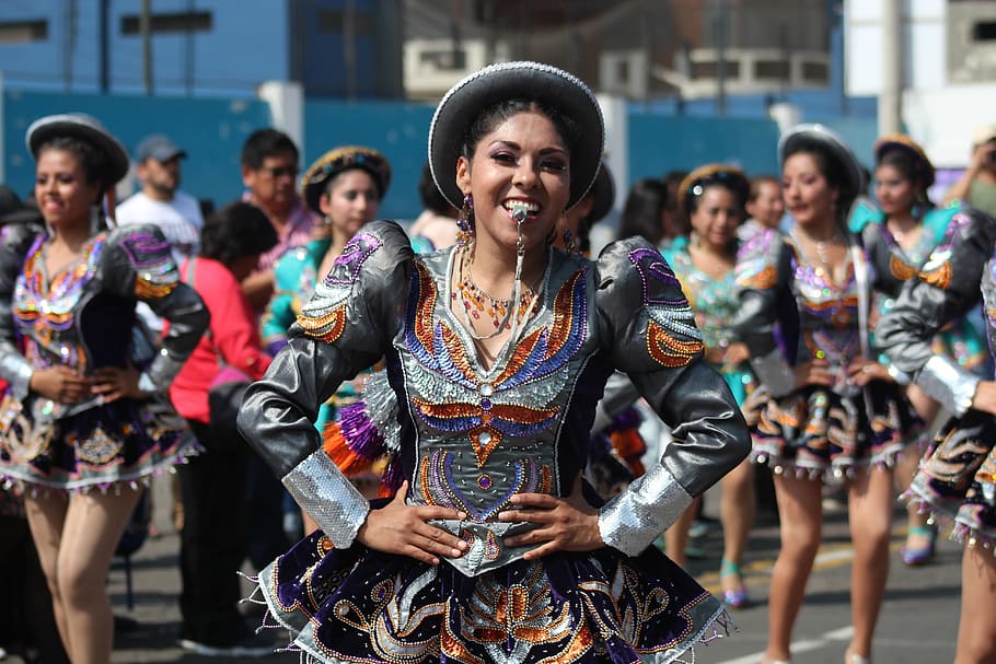 mulher, usando, apito, ao ar livre, Dança, Latina, Peru, Andes, Cultura, Lima