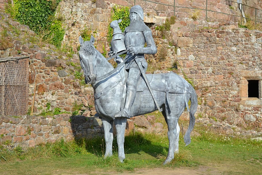 sir, hugh, calveley, Sir Hugh Calveley, Sculpture, knight on a charger, helmet, sword, suit of armour, chain mail