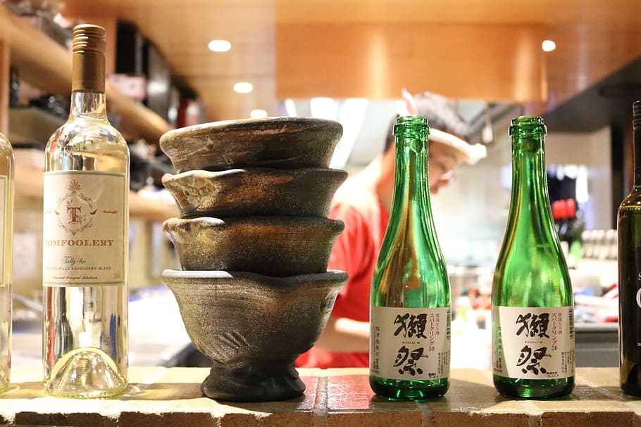 dos, verde, botellas, cuencos, ramen, restaurante japonés, japonés, izakaya, cocina, asiático