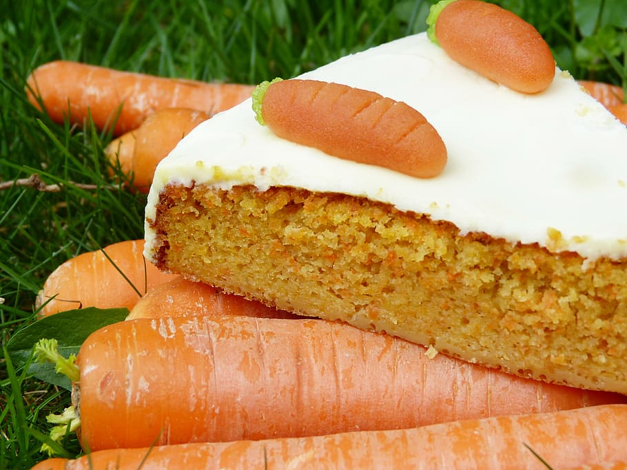 orange carrot, carrot cake, rüblitorte, rüblikuchen, carrots, yellow beets, meadow, grass, glaze, cream cheese