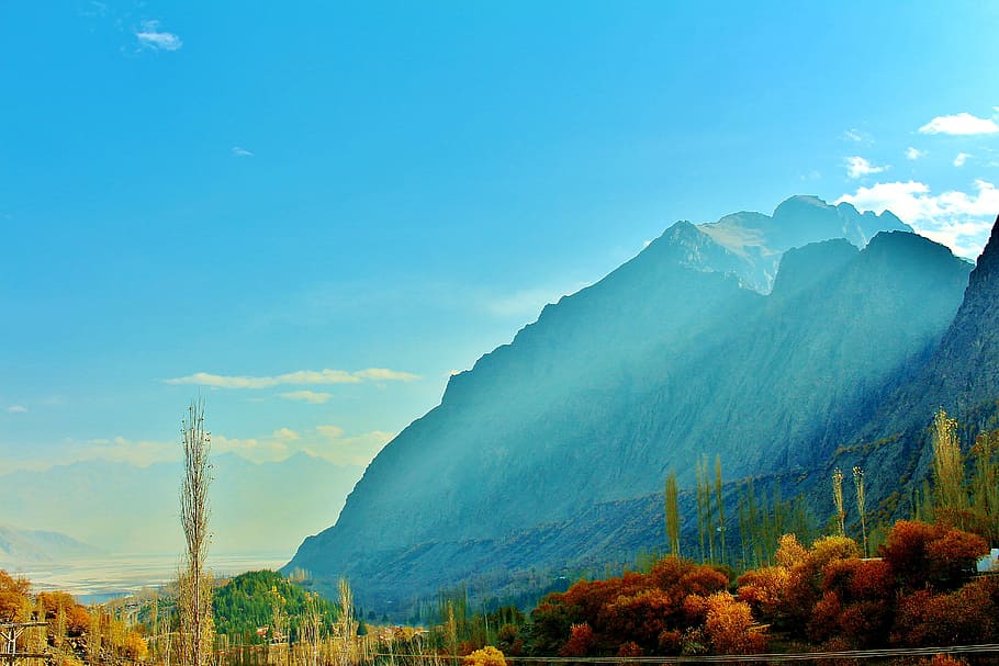 Montanhas, Paquistão, Skardu, Árvore, Céu, azul, ar, nuvens, luz do sol, paisagem