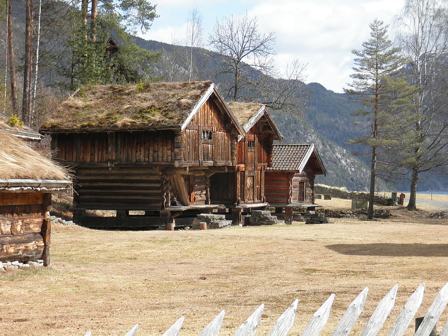 Antiguo granero, de madera, cabañas, rústico, granero, viejo, degradado, valla, montañas, escandinavo