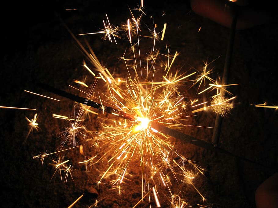 sparkler, radio, api, semprotan, cahaya, malam tahun baru, suasana hati, bergembira, bintang, diterangi