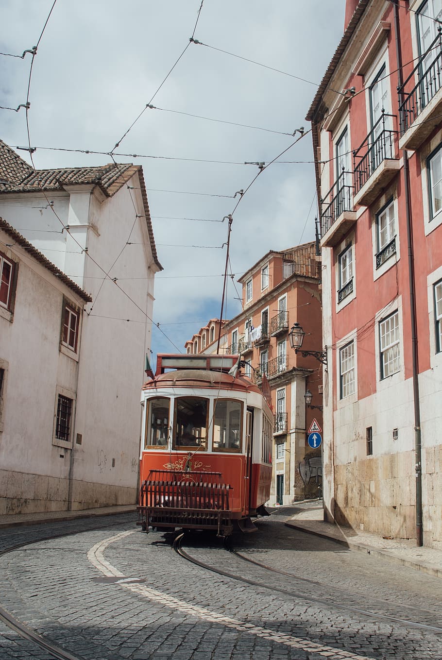 tram, house, tramway, public, transport, old, historic, portugal, lisbon, vehicle