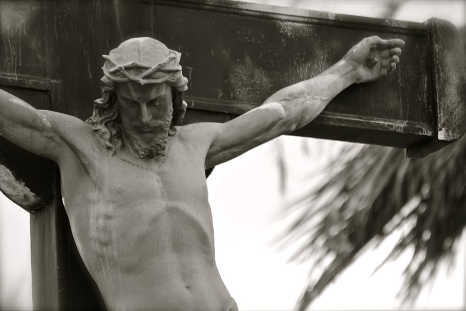 grayscale photo, crucifixion, jesus, christ, statue, christ crucified, sculpture, people, human representation, architecture