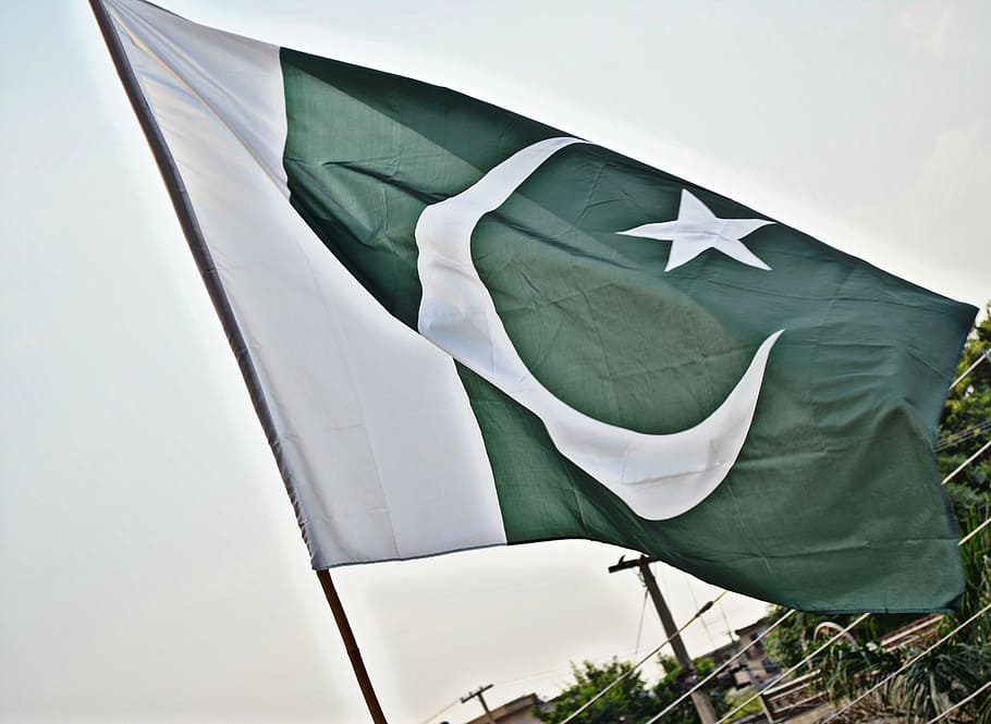 Bandera de Pakistán, Pakistán, nacional, bandera, un solo hombre, parte del cuerpo humano, día, primer plano, personas, una persona