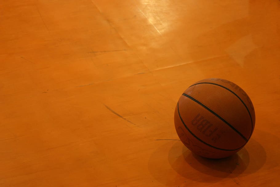 basketball, ball, basketball - sport, sport, basketball - ball, indoors, copy space, court, orange color, single object