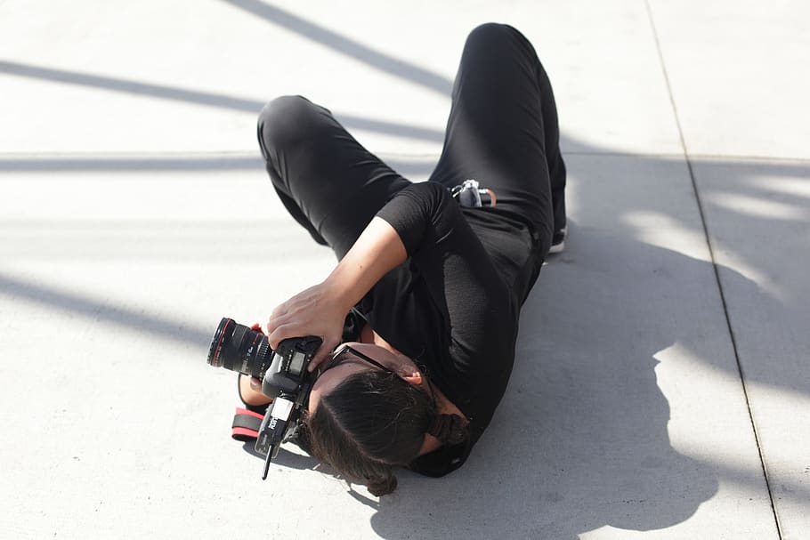 female grapher, grapher, latina, professional, one person, real people, full length, day, high angle view, lifestyles