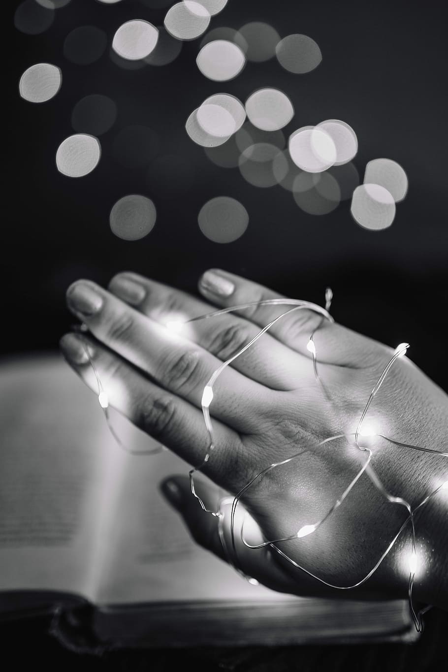 making, fairy, lights, Magic, Fairy Lights, time, decoration, bokeh, human Hand, black And White